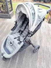 by baby jogger mit Sicherheitsbügel, gut erhalten, nur von 1 Kind genutzt,  80 €