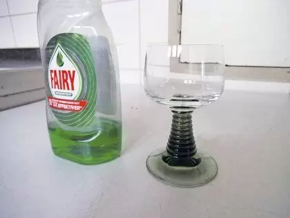 Biete ca 150 kleine Weingläser ( Römer ) Stück € 50 cent Lu 01719913619