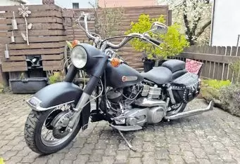 letztes 1200 ccm FLH Mod.  BJ 1980 (JO) mit 150er Hinterreifen u. S&S Vergaser Super E. Dt. Zul.  mit Zweitbesitz seit 1985. Mot