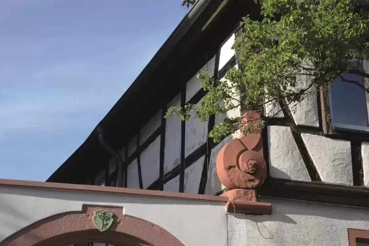 Dieser Zierstein stammt urspr&uuml;nglich vom Wasserschloss. 