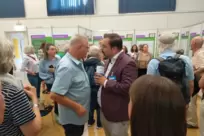 Dezernent Lars Pletscher (Mitte rechts) musste viele Fragen beantworten.