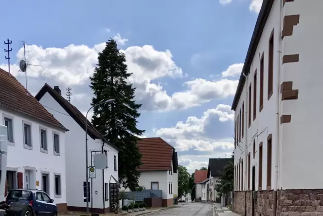 Herschberg auf der Sickinger Höhe zählt 820 Einwohner. Das Foto zeigt die Hauptstraße.