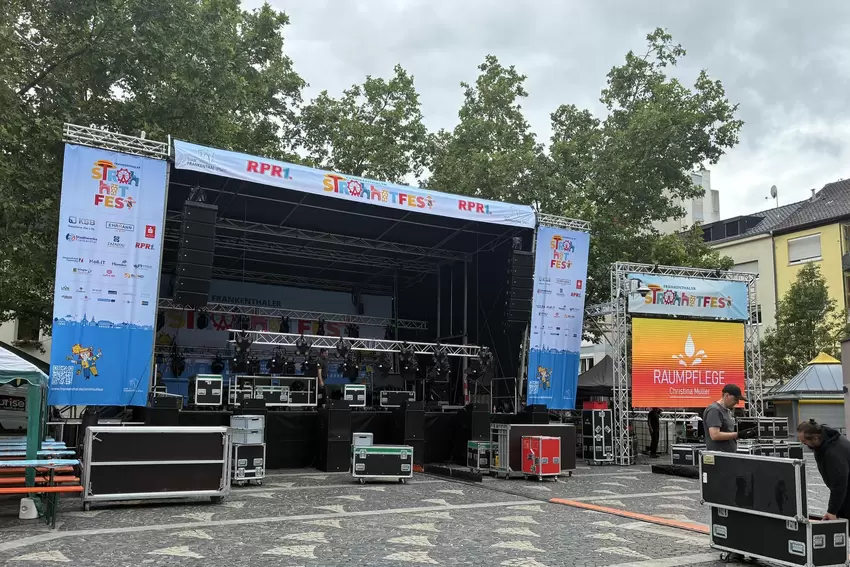 Hier auf dem Rathausplatz steht die Hauptbühne – und hier wird am Donnerstag auch die neue Miss Strohhut vorgestellt. Die Vorfre