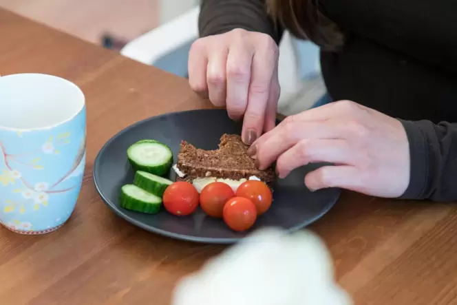 Langsames Essen, ausgiebiges Kauen oder nur bestimmte Lebensmittel auf dem Teller: Hinter Essensritualen kann sich eine Essstöru