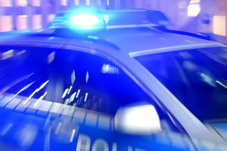 Polizei nimmt Mann mit scharfer Schusswaffe fest