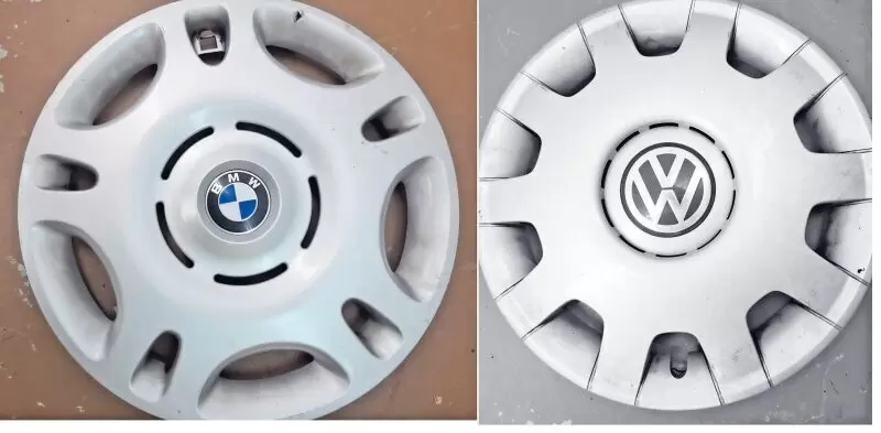 4x Original-BMW-Radkappen 15 und 16 Zoll sowie 4x Original VW-Radkappen 14, 15 alternativ 16 Zoll. Preis pro Radkappe 10 EUR