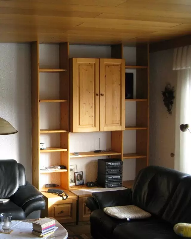 11254568_10_1 Fichte massiv, über Ecke. 6 Regale, 30, 40 (2x), 60 und 80 cm breit, Eckteil Eckenmaß 92x92 cm. Ges.länge 3,58 m, Höhe 2,43. Sch