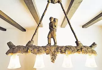 1965 von Holzbildhauer Karl Rieber aus Furtwangen als Auftragsarbeit angefertigt, Maße: ca. 100 cm lang und 81 cm hoch. 139 € VH