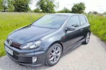 11254328_10_1 Verkauft wird ein gepflegter VW Golf GTI Edition 35 mit Schaltgetriebe, Anhängerkupplung, Farbe Carbon Steel Grey Metallic, 3 Tü