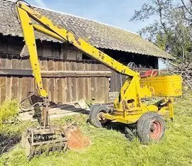 11254522_10_1 Voll funktionsfähig - Altersentsprechender Zustand - Baujahr 1976 -Zubehör: Mistzange mit Einlegebleche, Baggerlöffel - Der Lade