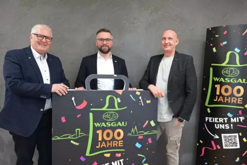 Die Wasgau-Vorstände Peter Scharf, Thomas Bings und Sascha Kieninger (von links) haben im Jubiläumsjahr jeweils deutlich sechsst