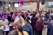 Auf der Terrasse der VR-Bank herrschte ausgelassene Stimmung.