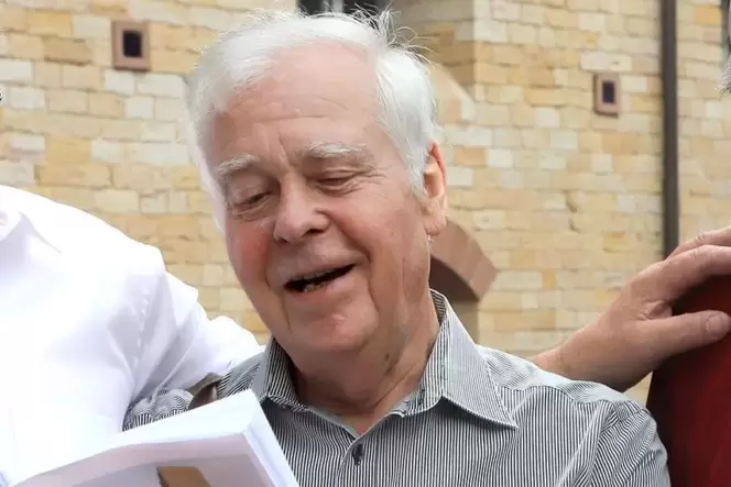 Peter Pohlit bei der Vorstellung seines letzten Buchs über Burg Münz.