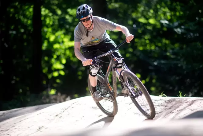 Pumptracks wie hier in Hannover sind bei Kindern und Jugendlichen beliebt. Dirmstein soll auch einen bekommen.