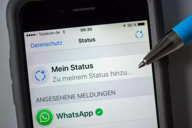 Wer Hitler-Bilder in privaten Chatgruppen teilt, kann straffrei davonkommen.