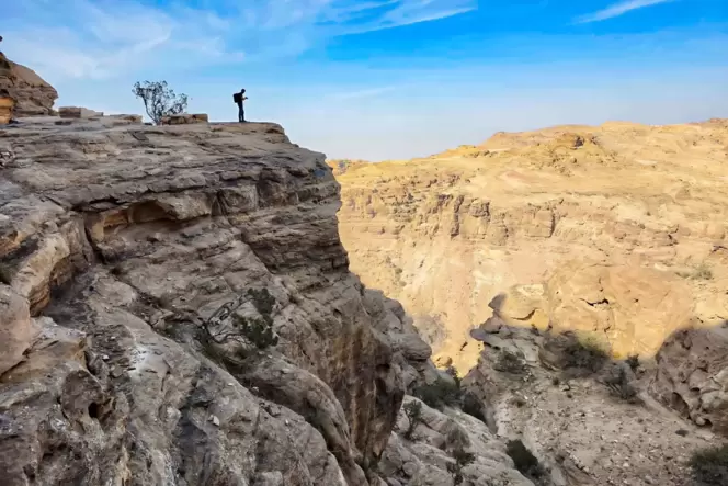 Über Sandstein und Granit: wandern im Dana-Nationalpark.