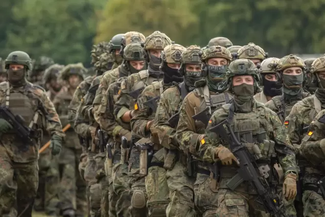 Soldaten des Fallschirmjägerregiments 26 in Zweibrücken.