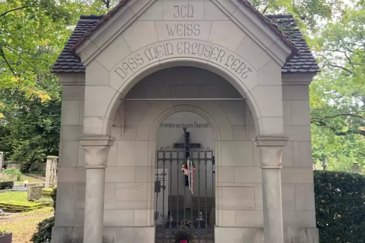 Franz Liszts Grab auf dem Friedhof in Bayreuth. 