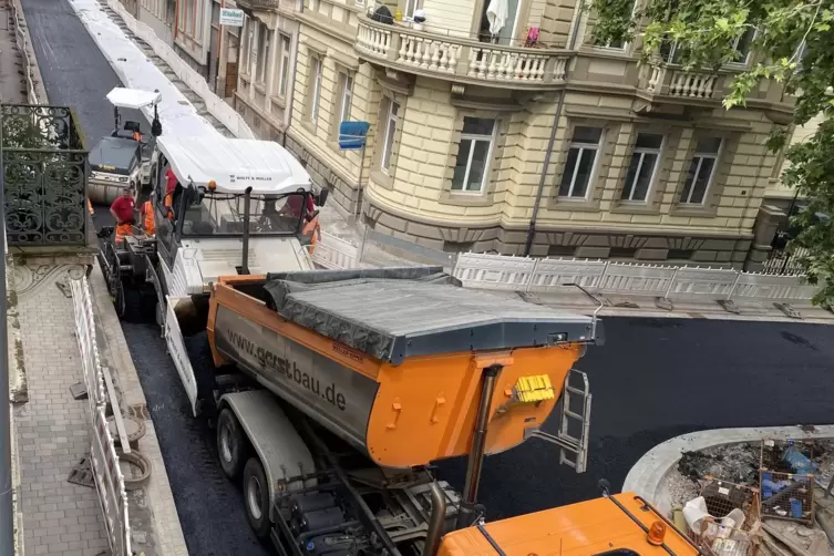 Schweres Ger&auml;t kommt zum Einsatz. 