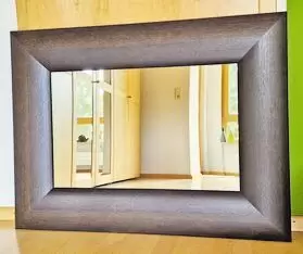 11254596_10_1 Gut erhaltener Gunther Lambert Spiegel mit dunklem Holzrahmen, Länge 1,0 m, Höhe 0,75 m für 65€ VB zu verkaufen. Nur Abholung in