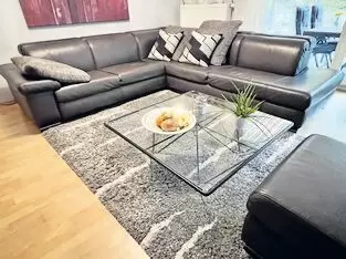 11254650_10_1 Dickledercouch Farbe Schiefer, 6*Kopfteilverstellung, gepflegter guter Zustand, Schenkelmaße 274 cm x 282 cm, Sitzhöhe 41 cm; ma