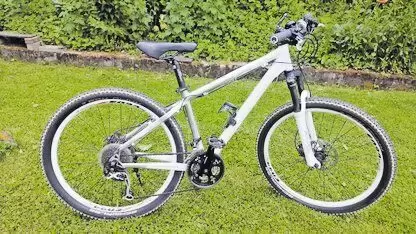 11254658_10_1 Größe xs Shimano 27-Gang-Schaltung * 26-Zoll-Räder, Scheibenbremsen. Schwalbe Mäntel * Farben: Weiß, Silber, Türkis * Regelmäßig