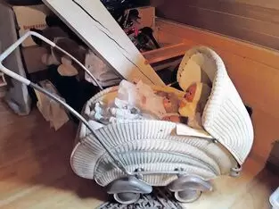 11254645_10_1 Gut erhaltener Korbkinderwagen aus 1950, wurde zuletzt als Deko für Puppen genutzt, zu verkaufen.