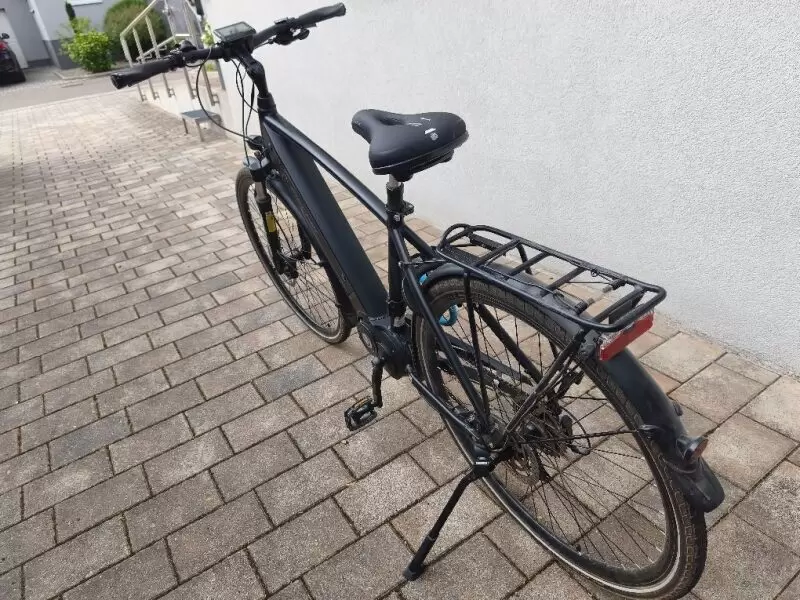 Verkaufe Herren Trekking E-Bike Marke Fischer(Viator 4.0i). Ideal für Alltag+längere Touren. Baujahr 2021, NEU gekauft 04/2022,