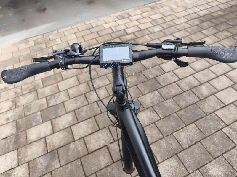 Verkaufe Herren Trekking E-Bike Marke Fischer(Viator 4.0i). Ideal für Alltag+längere Touren. Baujahr 2021, NEU gekauft 04/2022,
