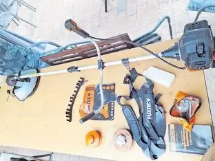 BJ 2023, mit Gurt, Werkzeug, Reserve Fadenköpfe, Metallmesser und Ölmessbecher für 120,- Euro zu verkaufen. An Selbstabholer in