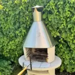 11254610_10_1 Stationärer Gartengrill / Kamingrill weiß (frisch gereinigt) mit Edelstahlhaube, Grillrost und Schwenkrost an Selbstabholer zu v
