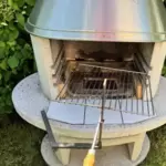 11254610_10_1 Stationärer Gartengrill / Kamingrill weiß (frisch gereinigt) mit Edelstahlhaube, Grillrost und Schwenkrost an Selbstabholer zu v
