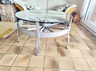 11254616_10_1 Altes Wagenrad zum Glastisch umfunktioniert! Echter Hingucker! Höhe 50 cm, Durchmesser 100 cm Preis 250,-€.