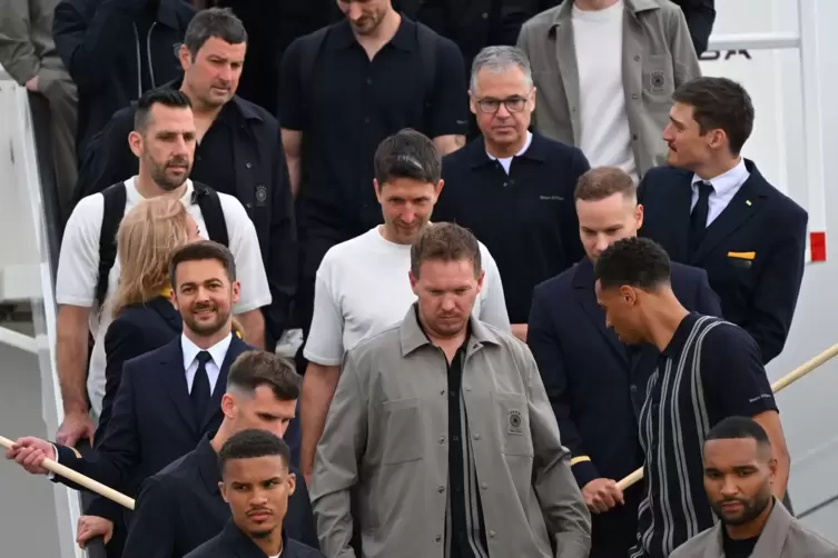 WM-Vorbereitung - Abflug Fußball-Nationalmannschaft