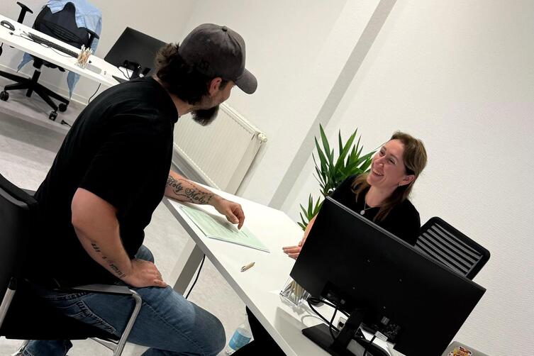 Sven Neu spricht mit Amazon-Recruiterin Ecaterina Menesean &uuml;ber seinen neuen Job. 