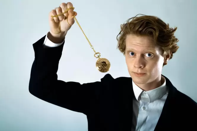 Man kennt sie eigentlich nur noch aus historischen Filmen, doch die Taschenuhr erlebt gerade eine Renaissance.