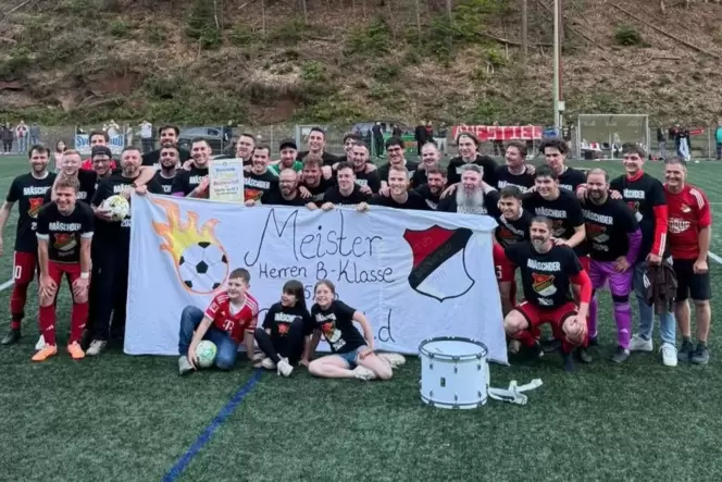 Meister! Die Spieler des TuS Diedesfeld freuen sich.
