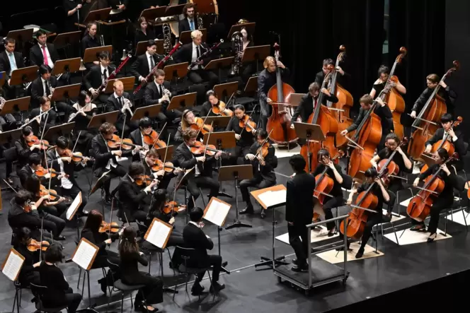 Neustadt punktet mit seinem Kulturangebot: hier Konzertabend im Saalbau.