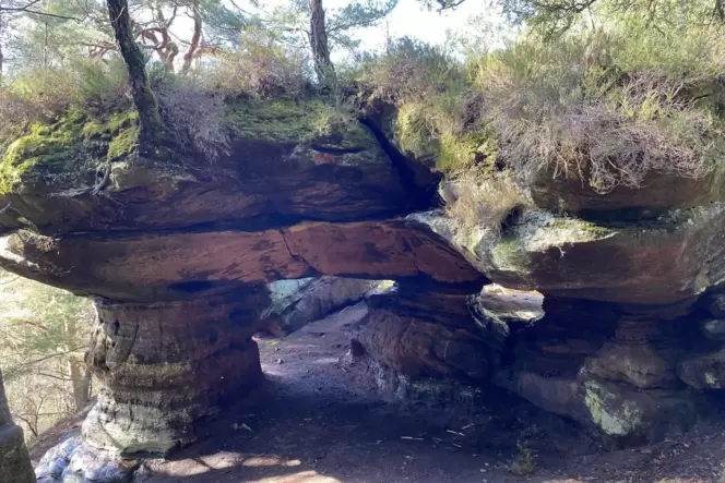 Felsformationen wie der Kugelfels in Pirmasens gehören zu den touristischen Anziehungspunkten in der Südwestpfalz.