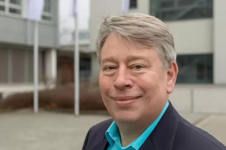 Klaus Blettner habe sich &bdquo;z&uuml;gig in zentrale Bereiche und Gro&szlig;projekte eingearbeitet&ldquo;, sagt Hans-Peter Eibes von der FDP.