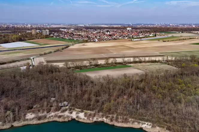 Blick auf das Gelände, von dem aus die Tiefengeothermie-Bohrung stattfinden soll.
