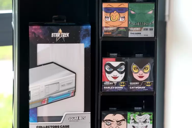 Neben dem Vertrieb hat Heo auch eine eigene Produktlinie. Besonders erfolgreich ist die Zubeh&ouml;rmarke &bdquo;Ultimate Guard&ldquo;. 
