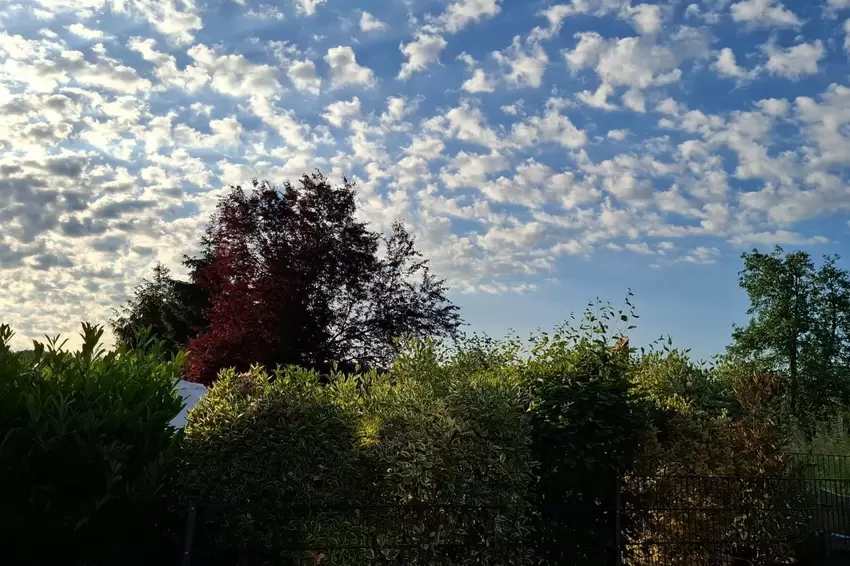 Eine eindrucksvolle Wolkenformation über Brücken: Die Aufnahme stammt von Theo Moritz.