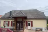 Auch die Kita-Fassade soll saniert werden.