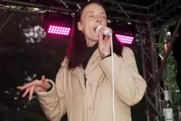 Steffi Empel (Von Jan-Luca Ernst und Band) wurde als Gastsängerin spontan auf die Bühne gebeten, 