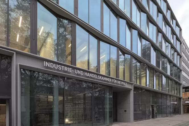 Neue IHK-Zentrale: Haupteingang am Ludwigsplatz.