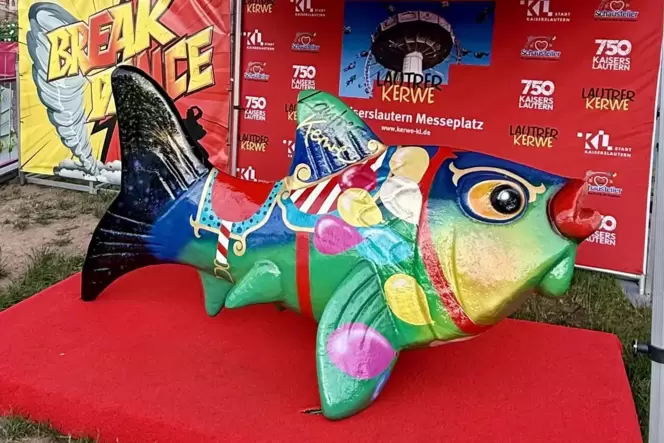 Wer ein Erinnerungsfoto mit dem Kerwe-Fisch macht und es einsendet, hat die Chance auf Vergünstigungen bei der Oktoberkerwe.