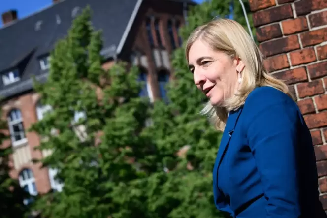 Kann Anfeindungen, Kritik und Gerüchte einfach unkommentiert stehen lassen: Nina Warken.