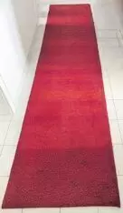 schwere Qualität, Farbe rot, Größe 80x350, aus sehr gepflegtem, tierfreiem Nichtraucherhaushalt, wegen Wohnungsauflösung zu verk