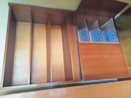 Kleiner Schrank und Regal in Makore´ (HBT in cm): ca. 80 x 90 x 40. Über- und nebeneinander aufstellbar. Für je 20 € an Selbstab